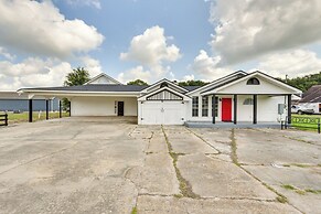 Group-friendly Louisana Hideaway: Hunt & Fish!