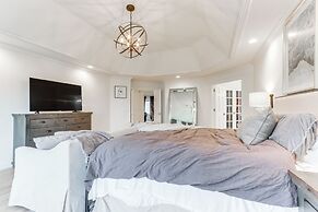Luxury Fayetteville Escape w/ Hot Tub & Pool!