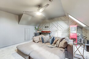 Luxury Fayetteville Escape w/ Hot Tub & Pool!