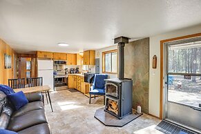 1 Mi to State Park: Peaceful La Pine Cabin w/ Deck