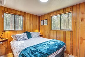 1 Mi to State Park: Peaceful La Pine Cabin w/ Deck
