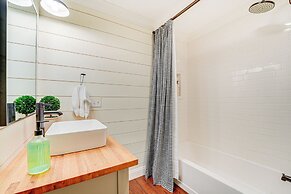 Family-friendly Harrison Home: 33 Mi to Branson!