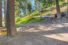 1 Mi to Skiing: Cabin w/ Deck in Bear Valley!