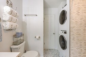 Stunning Sterling Sanctuary: Unwind on the Water!