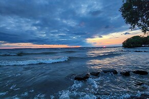 Waterfront Views: Lake Ontario Gem w/ Fireplace