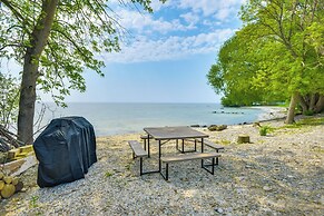 Waterfront Views: Lake Ontario Gem w/ Fireplace