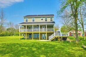 Waterfront Views: Lake Ontario Gem w/ Fireplace