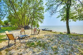 Waterfront Views: Lake Ontario Gem w/ Fireplace
