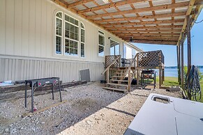 Waterfront Buster's Place on Hickory w/ Fire Pit