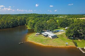 Waterfront Buster's Place on Hickory w/ Fire Pit