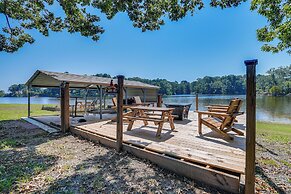 Waterfront Buster's Place on Hickory w/ Fire Pit