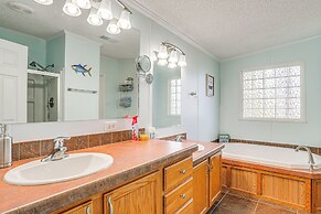 Waterfront Buster's Place on Hickory w/ Fire Pit