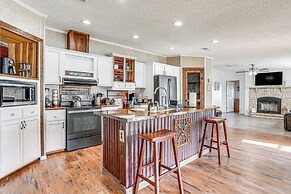 Waterfront Buster's Place on Hickory w/ Fire Pit