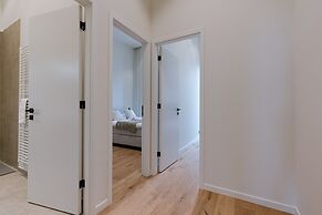 Stunning Seafront Apartment With Modern Comforts and Dike Views