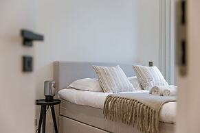 Stunning Seafront Apartment With Modern Comforts and Dike Views