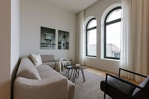 Stunning Seafront Apartment With Modern Comforts and Dike Views