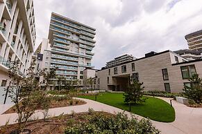 Stunning Seafront Apartment With Modern Comforts and Dike Views