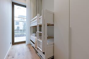 Stunning Seafront Apartment With Modern Comforts and Dike Views