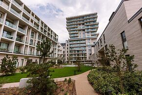 Stunning Seafront Apartment With Modern Comforts and Dike Views