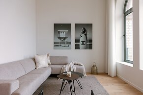 Stunning Seafront Apartment With Modern Comforts and Dike Views