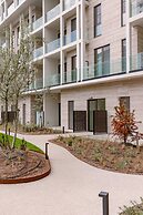 Stunning Seafront Apartment With Modern Comforts and Dike Views