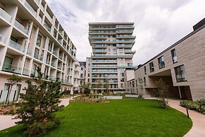 Stunning Seafront Apartment With Modern Comforts and Dike Views