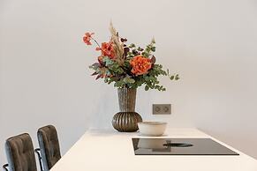 Stunning Seafront Apartment With Modern Comforts and Dike Views