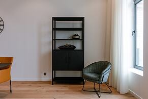 Serene Dikefront Apartment With en Suite Bedrooms and Stunning Views