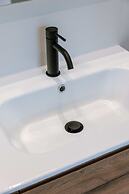 Serene Dikefront Apartment With en Suite Bedrooms and Stunning Views