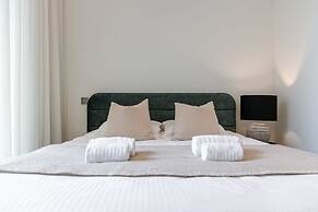 Serene Dikefront Apartment With en Suite Bedrooms and Stunning Views