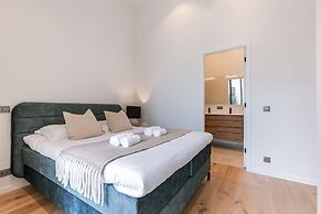 Serene Dikefront Apartment With en Suite Bedrooms and Stunning Views