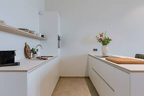 Serene Dikefront Apartment With en Suite Bedrooms and Stunning Views