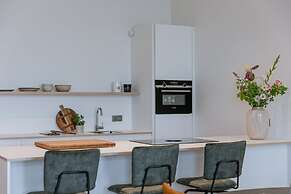 Serene Dikefront Apartment With en Suite Bedrooms and Stunning Views