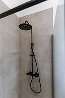 Serene Dikefront Apartment With en Suite Bedrooms and Stunning Views