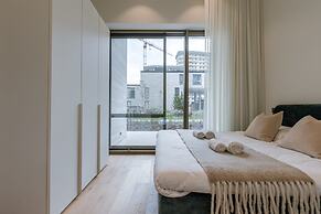 Serene Dikefront Apartment With en Suite Bedrooms and Stunning Views