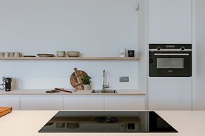 Serene Dikefront Apartment With en Suite Bedrooms and Stunning Views