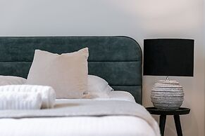 Serene Dikefront Apartment With en Suite Bedrooms and Stunning Views