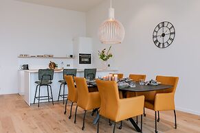 Serene Dikefront Apartment With en Suite Bedrooms and Stunning Views