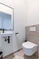 Serene Dikefront Apartment With en Suite Bedrooms and Stunning Views