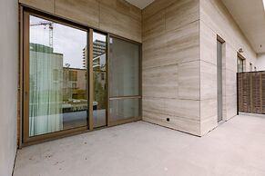 Serene Dikefront Apartment With en Suite Bedrooms and Stunning Views