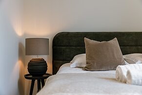 Serene Dikefront Apartment With en Suite Bedrooms and Stunning Views