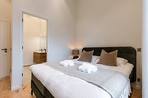 Serene Dikefront Apartment With en Suite Bedrooms and Stunning Views