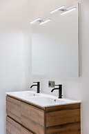 Serene Dikefront Apartment With en Suite Bedrooms and Stunning Views