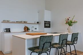 Serene Dikefront Apartment With en Suite Bedrooms and Stunning Views