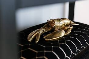 Serene Dikefront Apartment With en Suite Bedrooms and Stunning Views