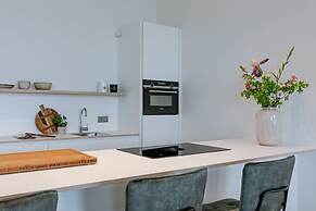 Serene Dikefront Apartment With en Suite Bedrooms and Stunning Views