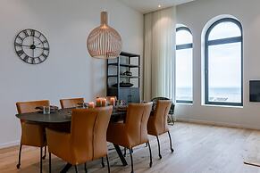 Serene Dikefront Apartment With en Suite Bedrooms and Stunning Views