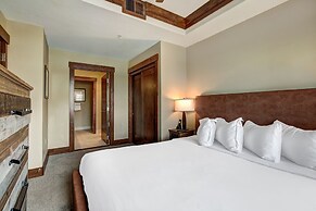 Updated 1 Bedroom Condo on Peak 8 1 Condo by RedAwning