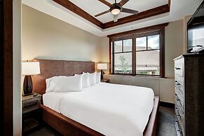 Updated 1 Bedroom Condo on Peak 8 1 Condo by RedAwning