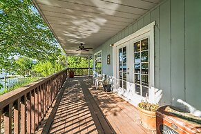 Lakeside Retreat With Private Boat Ramp 3 Bedroom Home by RedAwning